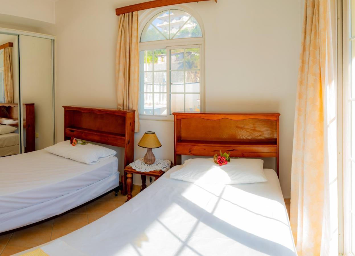 Valsamis Villa Apartments Poros  ภายนอก รูปภาพ