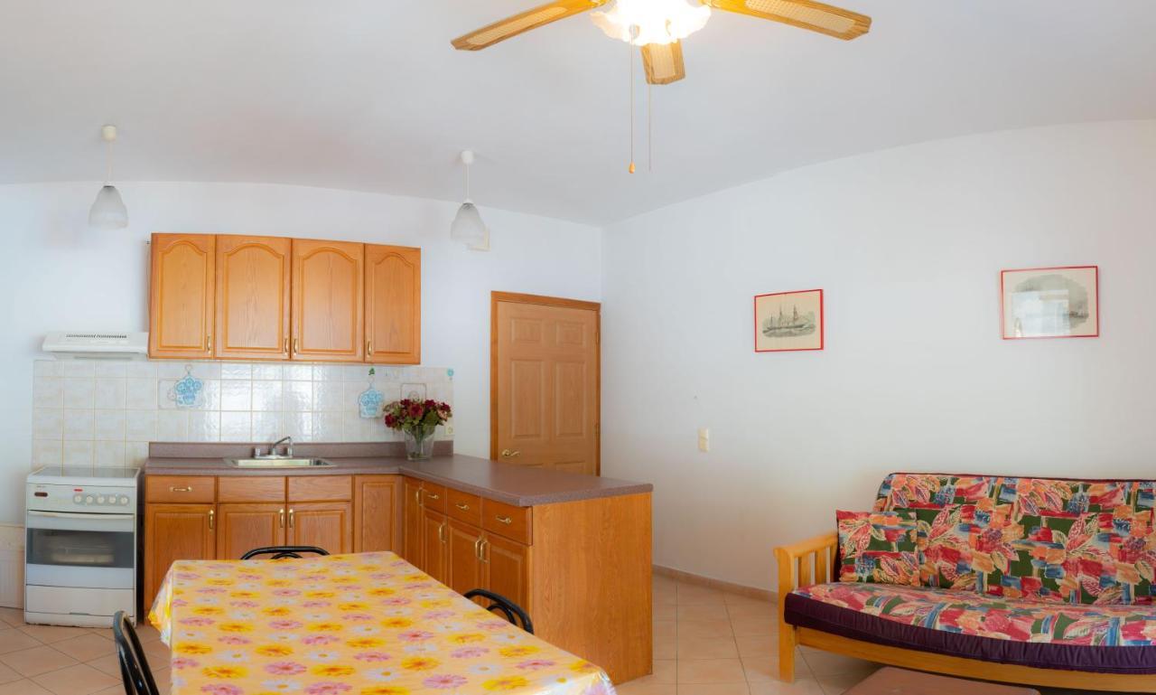 Valsamis Villa Apartments Poros  ภายนอก รูปภาพ