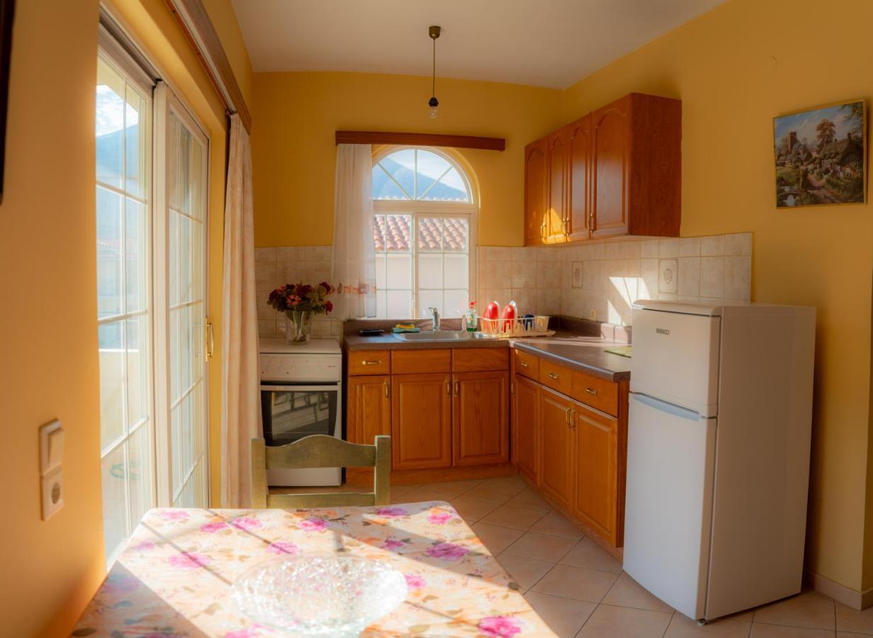 Valsamis Villa Apartments Poros  ภายนอก รูปภาพ